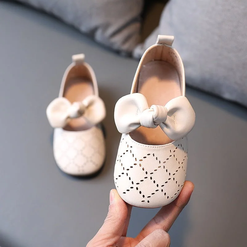 Soft leather store baby girl shoes